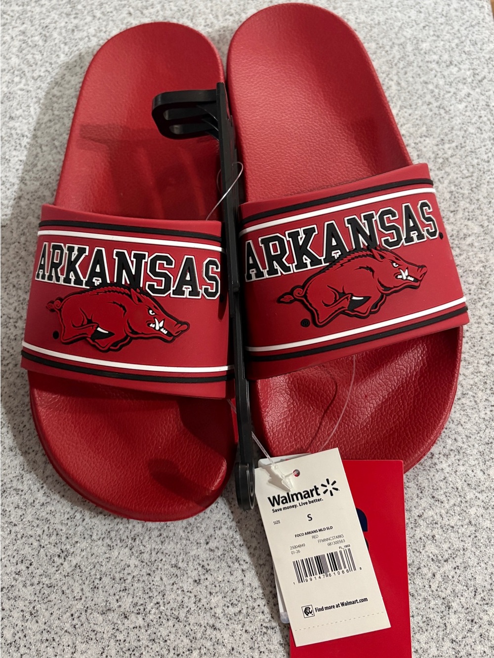 NWT FOCO University of Arkansas Razorbacks Men’s Slides Small 7/8 NCAA